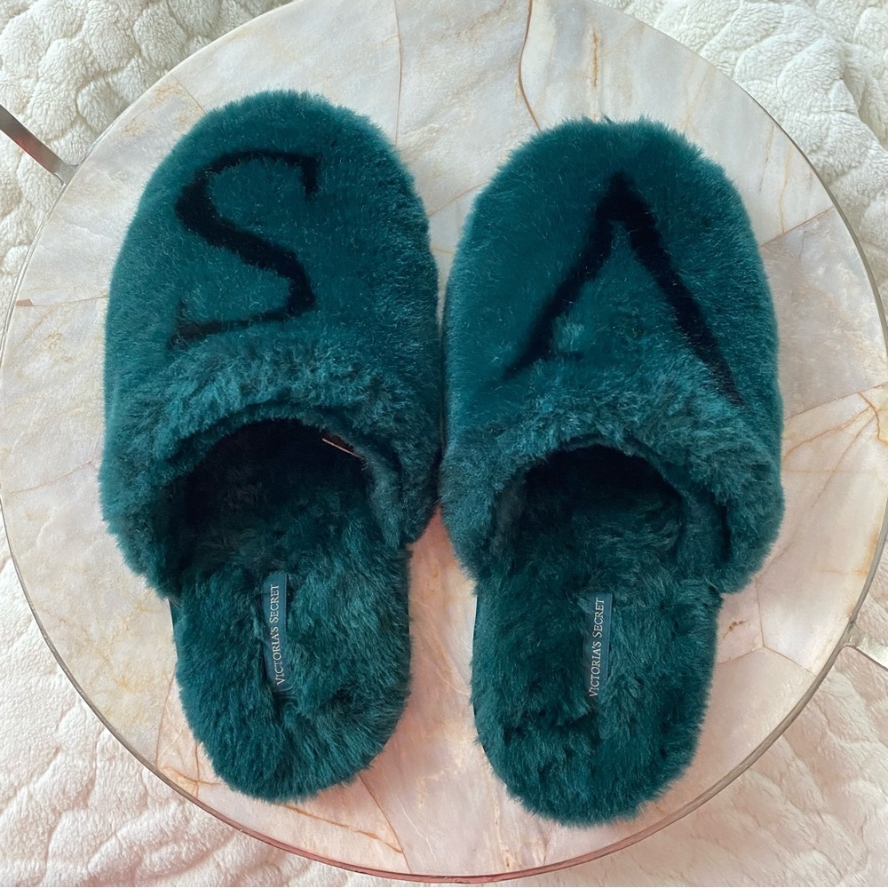 Victoria's Secret Logo Plush Faux Fur Soft House Pajama Warm Slippers Small 5, 6